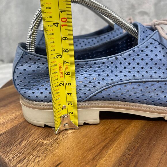 Clarks Somerset Oxford Womens 9.5 M Baby Blue Perforated Leather Nubuck Shoes - Picture 12 of 16